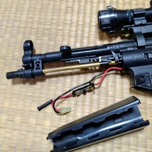 【動作未確認】東京マルイ MP5？ 電動ガン？ プロスコープ付き バッテリー、マガジンなし プラ時の画像4