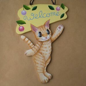猫の壁掛け飾り・ようこそ７　ウェルカムボード　ハンドメイド　猫雑貨　インテリア雑貨　猫　絵