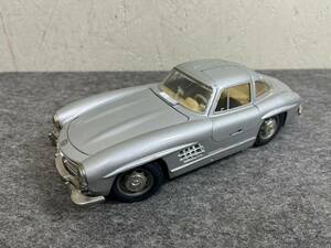 4-S33 Burago ブラーゴ Mercedes-Benz 300SL メルセデスベンツ 300SL ガルウイング 1/18 イタリア製 ミニカー 現状品 返品交換不可