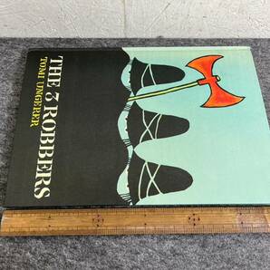 4-S55 すてきな三にんぐみ フランス語 LES TROIS BRIGANDS トミアンゲラー トミーウンゲラー 絵本 洋書 昭和 現状品 返品交換不可の画像3