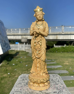 黄楊木の精彫による金唐式観音菩薩の置物細工 高さ20cm