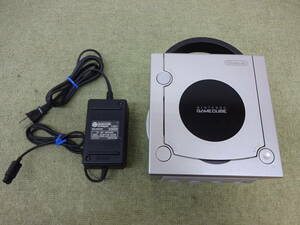 073-P01) 中古品 ゲームキューブ シルバー DOL-017 本体 電源ケーブルのみ 動作OK 