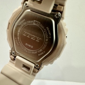 275-HK49) 美品 G-SHOCK×ITZY イッチ ジーショック 2100 SERIES 時計 ウォッチ アナログ デジタル ベージュ GMA-P2100IT-4AJRの画像3