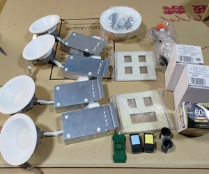 ◆着払い◆手渡し可◆現場品◆電材セット◆ダウンライト4個◆LED電球◆スイッチプレート◆ZAK47-6 