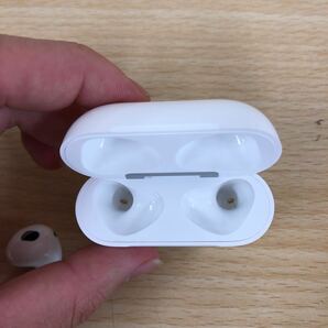 中古品・美品 アップル Apple AirPods (第3世代) 2021年製 MME73J/A ワイヤレスイヤホン エアポッズの画像5