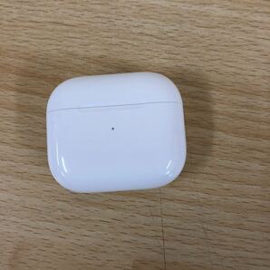 中古品・美品 アップル Apple AirPods (第3世代) 2021年製 MME73J/A ワイヤレスイヤホン エアポッズの画像4