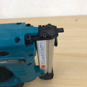 中古品 マキタ makita 充電式タッカ 14.4V ST420D バッテリー無し ケース 本体・電動工具の画像5