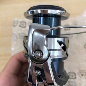 美品 リール シマノ SHIMANO 21 ツインパワー TWIN POWER SW 5000HG スピニングリール・釣具の画像3