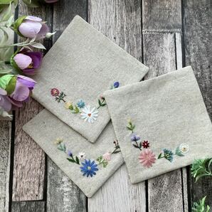 handmade野花の手刺繍 コースター3枚セット(裏布イエロー系)ハンドメイド コットンリネン プレゼント 花柄刺しゅう 母の日 家庭訪問にの画像1