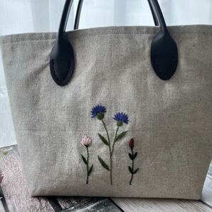 handmade野花の手刺繍 トートバッグ(内布パープル系)ハンドメイド コットンリネン 母の日のプレゼントに！花柄刺しゅう 手提げ 綿麻の画像4