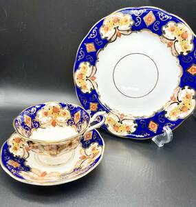 蘇さ(FY1120)　Royal Albert　ロイヤルアルバート　エアルーム　3点セット　カップ＆ソーサ　プレート　中古品　80サイズ