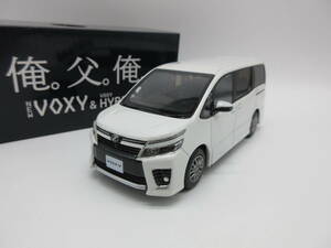 1/30 トヨタ ヴォクシー 80 VOXY ZS 前期 カラーサンプル 非売品 ミニカー　ホワイトパールクリスタルシャイン