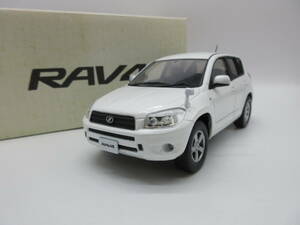 1/24 トヨタ　RAV4 ラブフォー カラーサンプル 非売品 ミニカー　ホワイトパールクリスタルシャイン