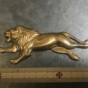 デッドストック USA製 真鍮 ブラス ライオン 獅子 紋章 チャーム アメリカ アンティーク クラフトパーツ ハンドメイド エンブレム 紋章の画像3