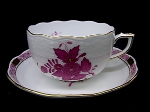 h0980 HEREND Herend gold paint apo knee pink cup & saucer 