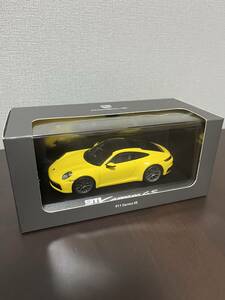 Porsche 911 type 992 Carrera 4S Coupe 2019Kleur: Racing yellow / ZwartSchaal 1/43 Fabrikant Minichamps WAP0201720K