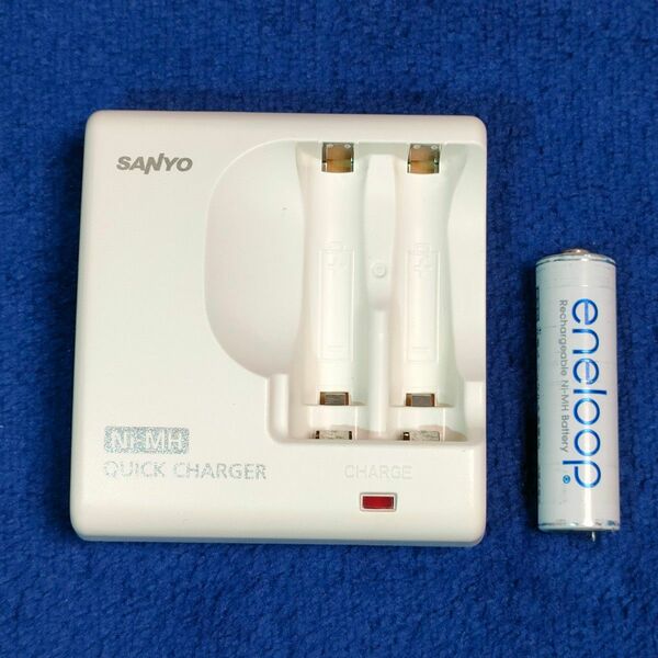 SANYO 急速充電器　NC-MDR02　・　SANYO　ニッケル水素電池　エネループ 単3形　HR-3UTG　1本