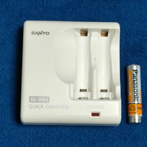 SANYO 急速充電器　NC-MDR02　・　Panasonic　ニッケル水素電池 単4形　HHR-4AG　1本