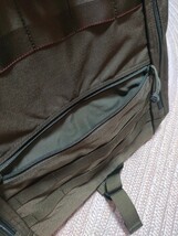 新品 定価22000 BRIEFING リュック AT-SLIM PACK オリーブ グリーン ブリーフィング バックパック 15L_画像2