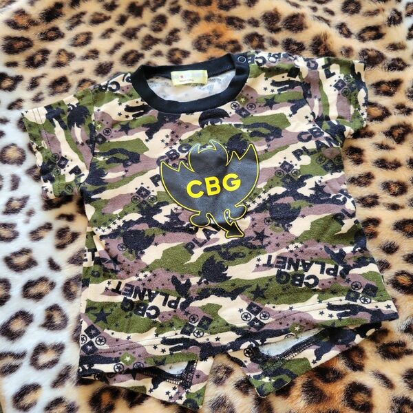 CBGプラネット　size90 トップス　迷彩柄　 Tシャツ　 半袖　 半袖Tシャツ　 総柄