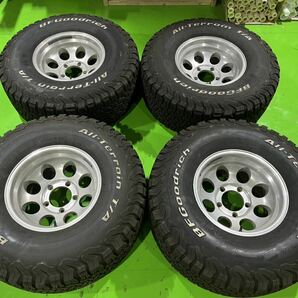 100系ランクルにて使用。ミッキートンプソンアルコア10J /BF Goodrich All-terrain 315/75R16 4本中古です。の画像1