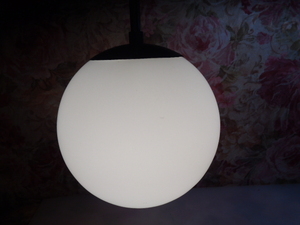 ◆昭和レトロ・球形・乳白色ガラスシェード・古民家・点灯確認済・サイズ直径19㌢高さ㌢◆132