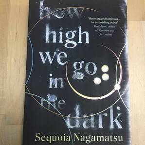 古本 洋書 how high we go in the dark / Sequoia Nagamatsu 闇の中をどこまで高く セコイア・ナガマツ BLOOMSBURY