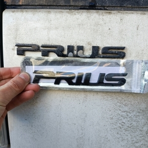【送料込】PRIUS(プリウス) 3Dエンブレム マットブラック 縦2.1cm×横16.0cm 金属製 TOYOTA トヨタ の画像1
