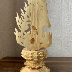 美品★精密彫刻 不動明王 木彫 仏像 不動明王座像 檜木 高約28cmの画像2