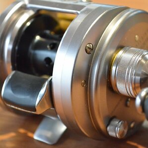 【人気モデル☆1スタ】シマノ 09 カルカッタコンクエスト 200DC 右 SHIMANO CALCUTTA CONQUEST ベイトリール KKMの画像5