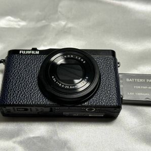 送料込 不具合有り 富士フイルム コンパクトデジタルカメラ FUJIFILM XQ1 ブラック ブルーレザー 美品 レアの画像1