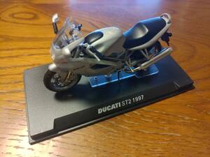 DUCATI　ST2　1997　IXO 1/24