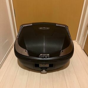 GIVI リアボックス　モノロック　37L 未塗装ブラック　スモークレンズ