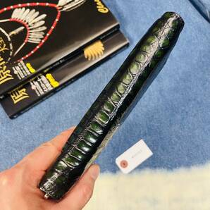 【王者の緑】実物撮影 一枚革 クロコダイル 長財布 ラウンドファスナー 財布 新品 ワニ 鰐 目地染め メンズ財布 革財布 グリーンプラネットの画像6