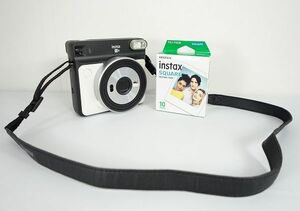 3★格安スタート【FUJIFILM/富士フイルム】instax SQUARE SQ6 チェキスクエア インスタントカメラ 本体 期限切れ未開封フィルム付★