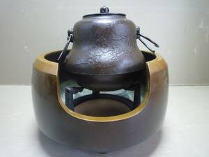 《金正堂》　唐銅面取り風炉瓢箪型湯釜五徳　茶道具