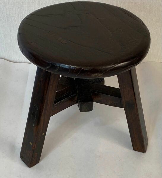 古民具　　アンティーク　古材木製椅子になります。釘使わず素敵の椅子です。使い道色々！