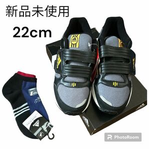 【最終値下げ】アディダスのキッズ用スニーカー&靴下の2点セット ソックス 21cm 22cm 23cm 箱あり adidas