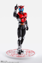 ２体セット 仮面ライダーカブト ライダーフォーム 真骨彫製法 10th Anniversary Ver + 仮面ライダー響鬼 真骨彫製法 10th Anniversary Ver._画像2