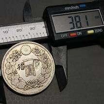 新1円銀貨 明治45年 大型 約26.71g 刻印あり 日本古銭 一圓 一円 銀貨 硬貨 貨幣　コインコレクション_画像7