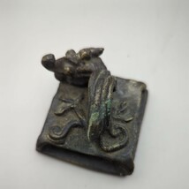 古い印銅　古銅　241g　縦横5.5cm　雷関　古玉 印章　遊印材 　印材 古玩 書道具 唐物 古美術 文房具 骨董　寿山　田黄　鶏血石ラオス石_画像10