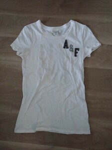 【激安】アバクロンビー&フィッチ　Abercrombie　Tシャツ　オフホワイト　Medium