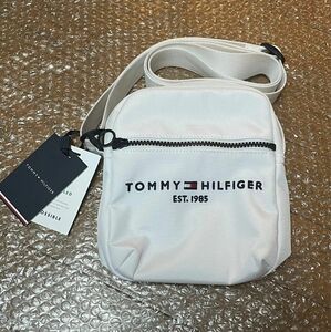 正規品 トミーヒルフィガー ショルダーバッグ AM0AM07547 メンズ ホワイト Tommy Hilfiger