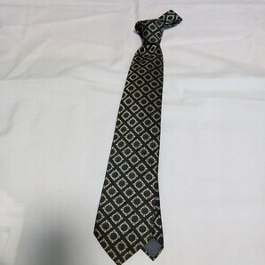最高級　手織りつむぎ　ネクタイ。100％絹。　剣先ー8センチ。配送料無料。