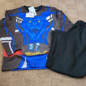 新品　仮面ライダー　仮面ライダーセイバー　パジャマ　長袖　120　なりきり