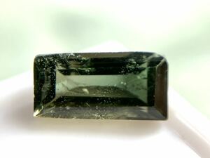 コーネルピン　多色性有り　1.50ct 9.2x4.7mm バゲット 天然グリーン　マダガスカル