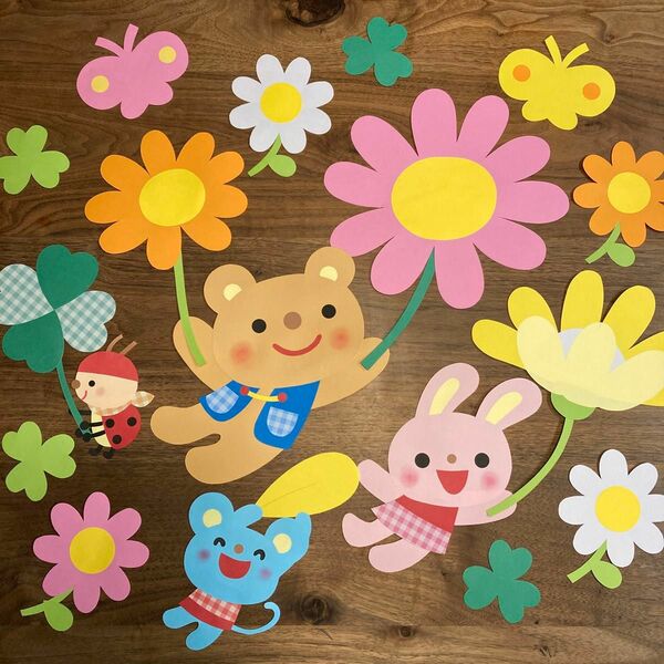 壁面飾り　春風ふんわり　お花　クローバー　4月5月 保育園　幼稚園　