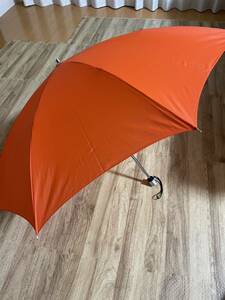 新品未使用！送料無料！折り畳み傘　晴雨兼用　雨傘　オレンジ　ナイロン100%