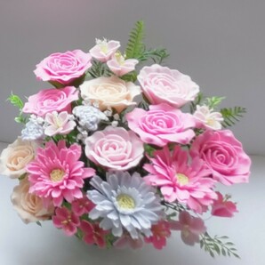☆フェルトで作ったピンクのバラの花、ガーベラの花、可愛い花たち☆の画像3