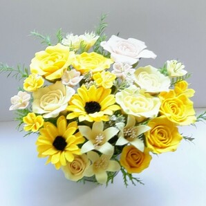 ☆フェルトで作った黄色いバラの花とミニひまわりの花の花、ユリの花、可愛い花たち☆の画像2